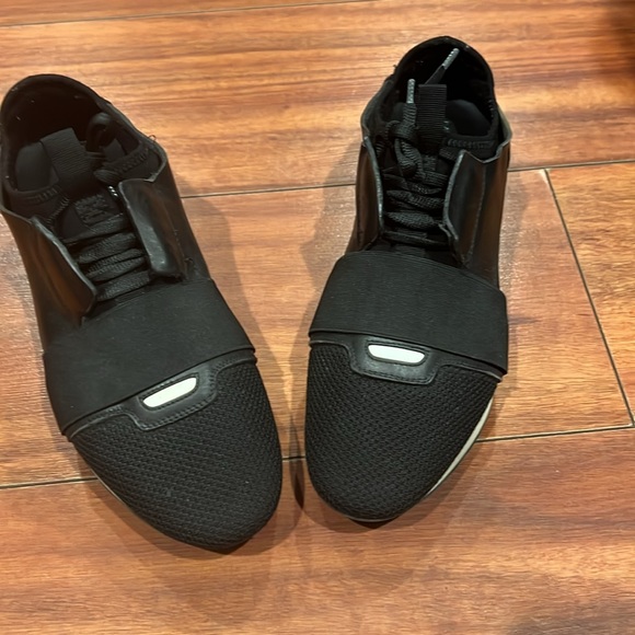 Balenciaga - Picture 2 of 7